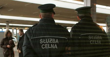 Celnicy bez komórek