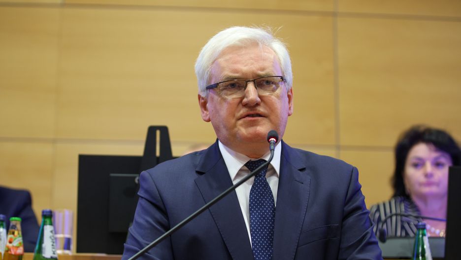 J�zef Gawron
Krak�w, 02.07.2024. Wicemarsza�ek woj. ma�opolskiego J�zef Gawron podczas Sesji Sejmiku Wojew�dztwa Ma�opolskiego VII kadencji, 2 bm. w budynku Urz�du Marsza�kowskiego w Krakowie. Marsza�ek Witold Koz�owski, wicemarsza�ek J�zef Gawron oraz radny Piotr �wik zostali zawieszeni w prawach cz�onk�w PiS. Informacje te potwierdzi� wiceszef parlamentarnego klubu PiS Ryszard Terlecki, kt�ry uczestniczy w sesji nadzwyczajnej, zwo�anej na wniosek KO. Podczas sesji radni maj� podj�� pi�t� pr�b� wyboru marsza�ka wojew�dztwa. (mr) PAP/�ukasz G�gulski
�ukasz G�gulski
7, 7., III, marsza�ka, polityk, polityka, sejmik ma�opolski, sesja sejmiku Wojew�dztwa Ma�opolskiego, Urz�d Marsza�kowski, VII, w krakowie, wybory