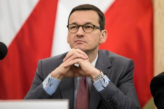"Strzelamy sobie w stopę". Morawiecki bije w Macrona w prasie