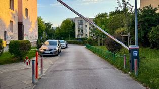 Warszawa: Nocna pobudka na Mandarynki. Syreny karetek jak pilot do szlabanu?