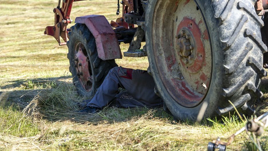 Ciągnik przygniótł 52-letniego rolnika. Zdjęcie ilustracyjne