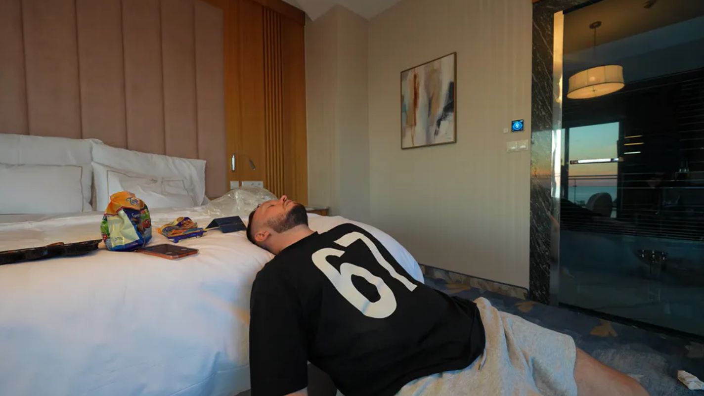 Książulo relacjonuje pobyt w Hotelu Gołębiewskim w Pobierowie