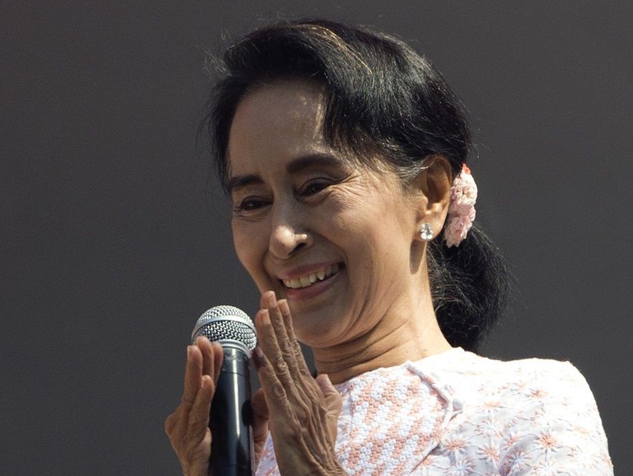 Aung San Suu Kyi odpiera zarzuty. Zapewnia, że ma normalne relacje z generałami