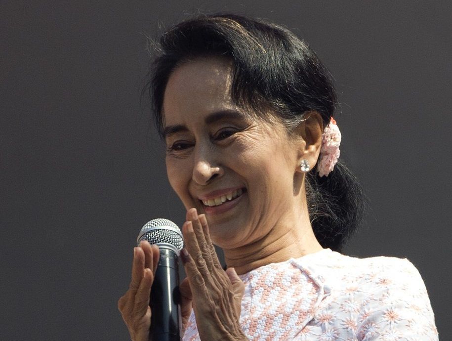 Aung San Suu Kyi odpiera zarzuty. Zapewnia, że ma normalne relacje z generałami