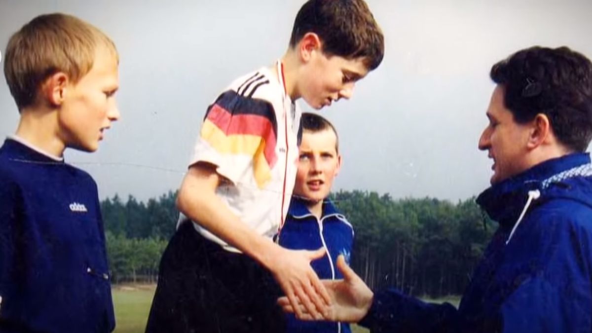 Robert Lewandowski w koszulce reprezentacji Niemiec
