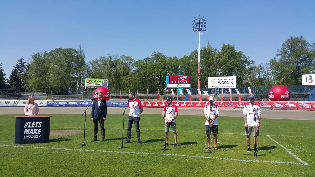 WP SportoweFakty / Michał Szmyd / Na zdjęciu od lewej: Marcelina Rutkowska, Piotr Szymański, Rafał Dobrucki, Bartosz Zmarzlik, Maciej Janowski, Piotr Pawlicki