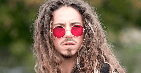 Szok! Michał Szpak został obrzucony jajkami na koncercie! [WIDEO]