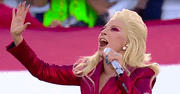 Lady Gaga na Super Bowl 2016. Zjawiskowy występ + stylizacja bardzo w jej stylu [WIDEO]
