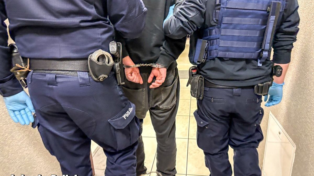 Zlekceważył sądowy zakaz i potrącił policjanta