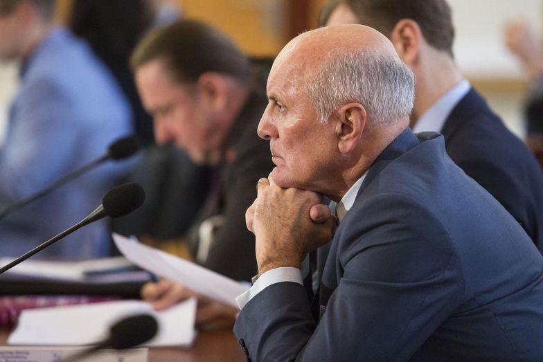 Mąż Hanny Gronkiewicz-Waltz przed komisją. Śledczy badają sprawę kamienicy przy ul. Noakowskiego 16