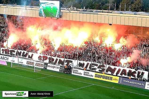 Racowisko w czasie 186. derbów Krakowa, po którym wojewoda zamknął stadion Cracovii na dwa mecze