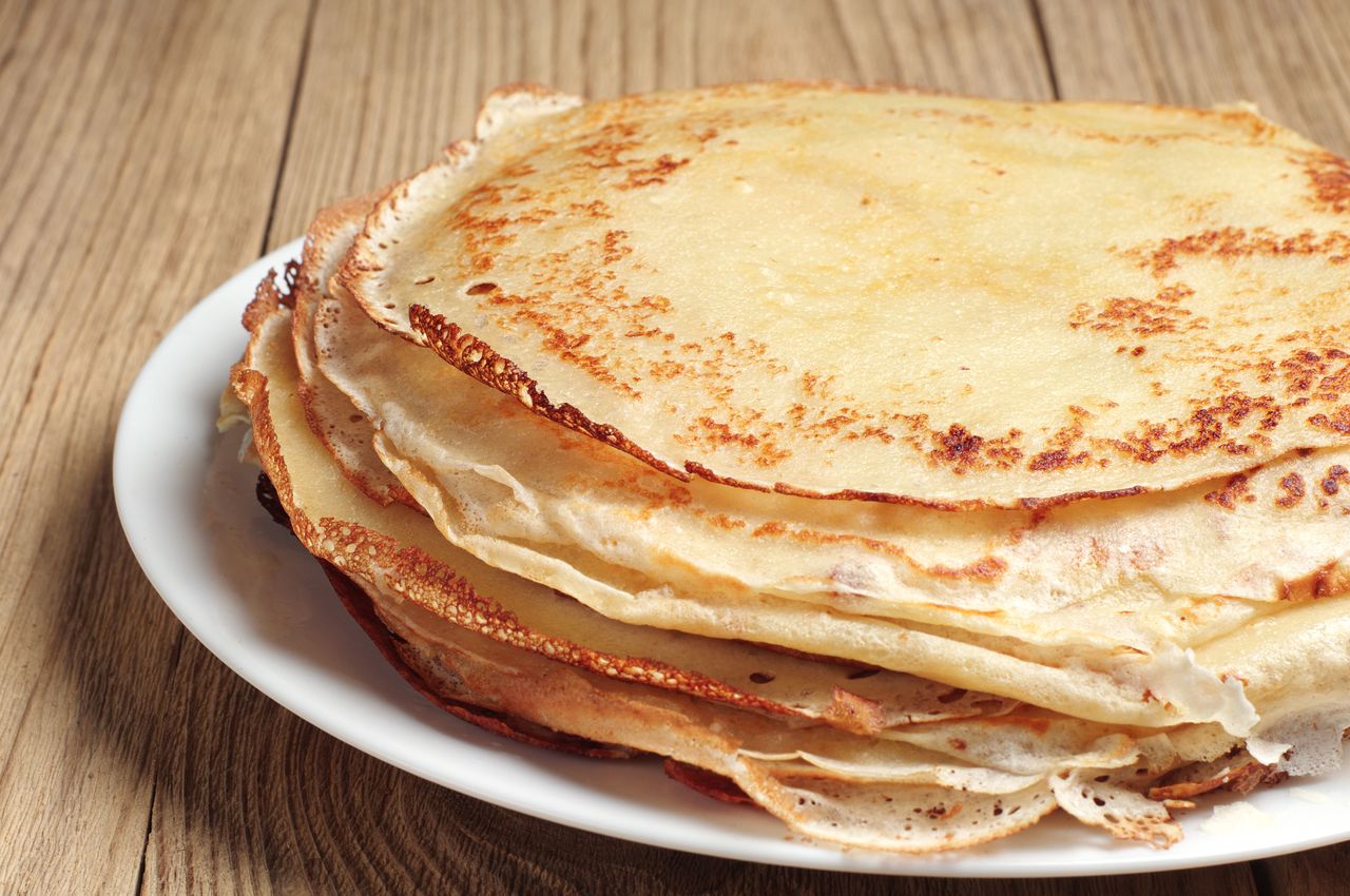 Perfekt gebratene Pfannkuchen zergehen im Mund.