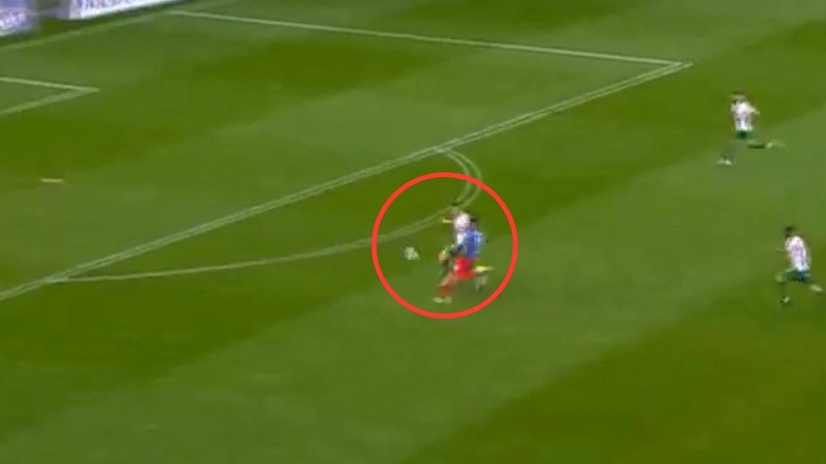 Twitter / CANALPLUS_SPORT / Na zdjęciu: Pierwszy gol Kamila Wilczka w tym sezonie