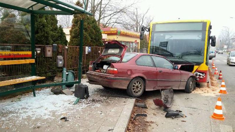 Pijany kierowca bmw wjechał w przystanek w Łodzi WP