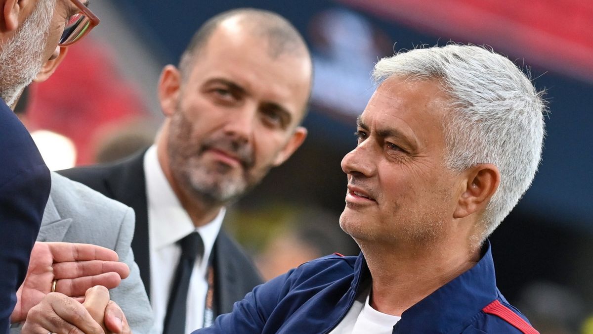 Zdjęcie okładkowe artykułu: PAP/EPA / ANNA SZILAGYI / Na zdjęciu: Jose Mourinho