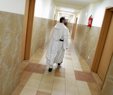 Kolęda 2018. Ks. Marek zapomniał o bloku, a jeszcze mówi, że to wina parafian