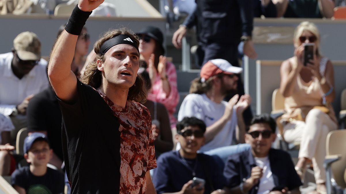 PAP/EPA / Christophe Petit Tesson / Na zdjęciu: Stefanos Tsitsipas