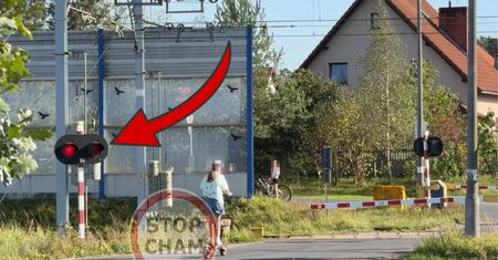 Dzieci na hulajnogach wjechały na tory. Nagranie mrozi krew w żyłach