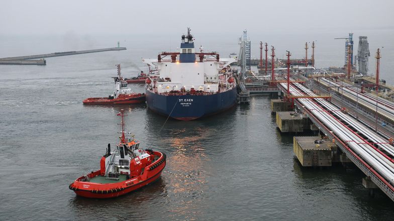 Tankowiec ze 130 tys tonami ropy z Nigerii dotarł do Gdańska