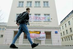 Kiedy koniec strajku nauczycieli? Pierwsze szkoły odpuszczają protest