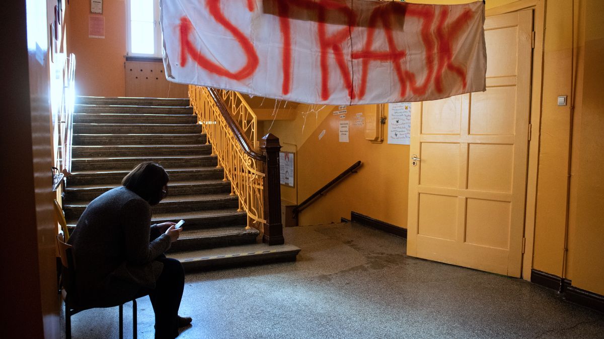 Nauczyciele nie przerywają strajku