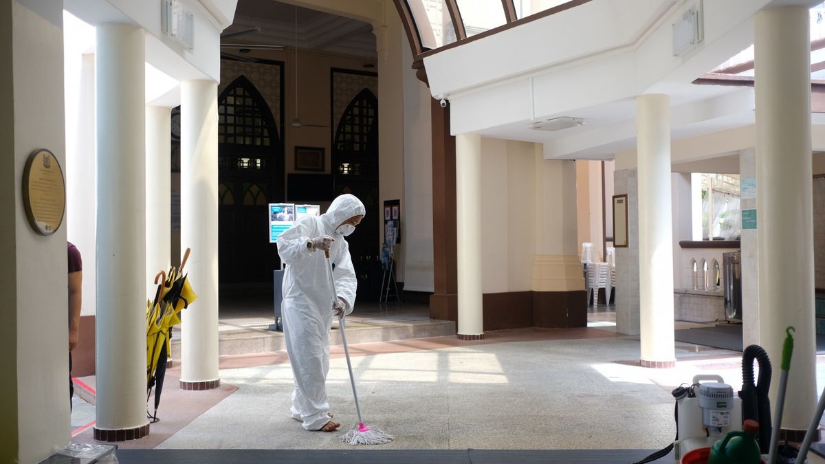 Wnętrze jednego z dezynfekowanych meczetów