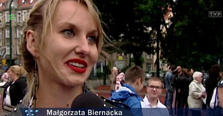"Wiadomości" TVP znalazły szczęśliwą nauczycielkę. Okazało się, że był to materiał z archiwum