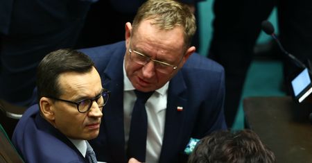 Robert Telus kłamał? NIK: minister nie ma listy importerów zboża