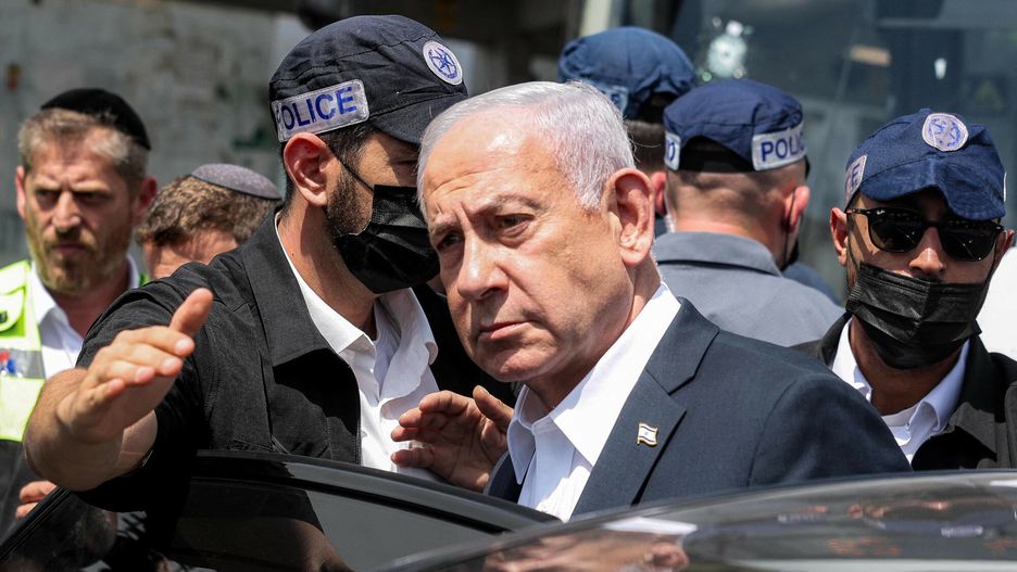 Archiwum zagraniczne East News 2025-09
Israel's Prime Minister Benjamin Netanyahu visits the scene of a shooting at the Ramot road junction in Israeli-annexed east Jerusalem on September 8, 2025. Palestinian gunmen opened fire at a bus stop in Israeli-annexed east Jerusalem on September 8, killing five people and wounding several others. Israeli emergency service Magen David Adom (MDA) said there were five victims dead in the shooting attack, updating an earlier toll of four. Police said the two gunmen were also killed. (Photo by Ronen Zvulun / POOL / AFP)
RONEN ZVULUN