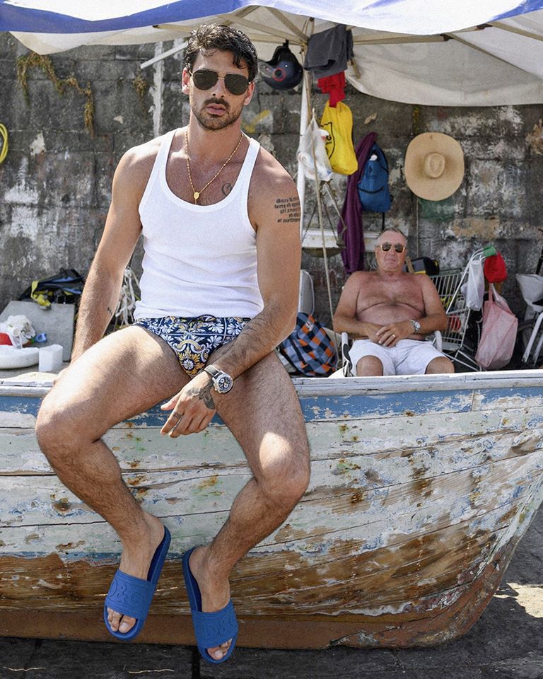 Michele Morrone is throwing himself into the new Dolce & Gabbana campaign (PHOTOS)