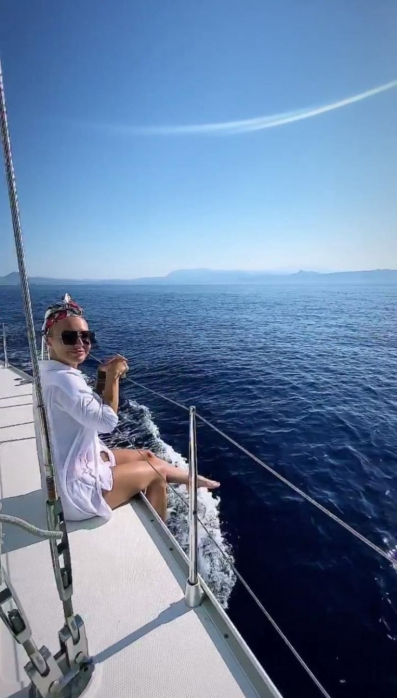 Blanka Lipińska i Baron relaksują się podczas kolacji na jachcie