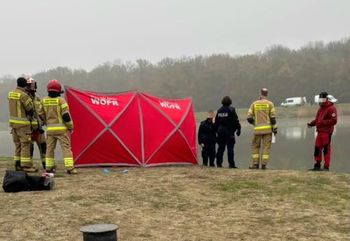 O krok od tragedii. Ratownicy WOPR na ratunek mężczyźnie dryfującemu po Gople