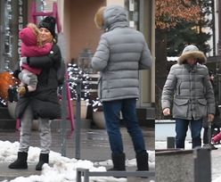 Sykut-Jeżyna na zimowym spacerze z mężem i córką