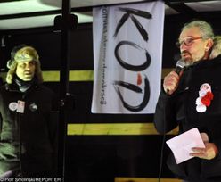 Mateusz Kijowski protestuje pod Sejmem (ZDJĘCIA)