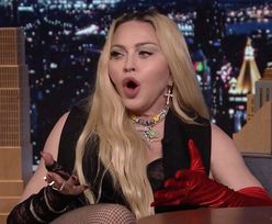 Madonna świeci pośladkami u Jimmy'ego Fallona. POKAZAŁA PUPĘ do kamery (ZDJĘCIA)