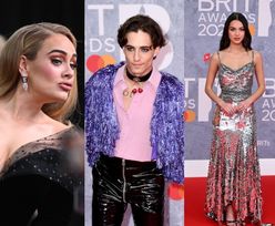 BRIT Awards 2022: podejrzane miny Adele, całuśny Ronnie Wood i karnawałowe stroje Maneskin (ZDJĘCIA)