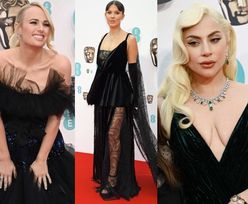BAFTA 2022. Gwiazdy pozują na czerwonym dywanie: Lady Gaga, Rebel Wilson, Millie Bobby Brown, Salma Hayek... (ZDJĘCIA)