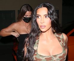 Kim Kardashian znów naraziła się na śmieszność przez MAJSTROWANIE przy zdjęciach: "Gdzie zgubiłaś PĘPEK?!" (FOTO)