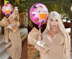 Długowłosa Jessica Alves świętuje urodziny w Turcji, przechadzając się z różowym balonikiem (ZDJĘCIA)