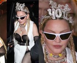 Madonna ŚWIECI BIUSTEM na Times Square. Gustownie? (ZDJĘCIA)