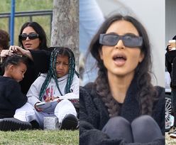 "Rozczochrana" i zaspana Kim Kardashian pilnuje dzieci na meczu piłki nożnej (ZDJĘCIA)