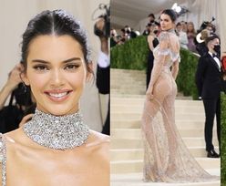 Gala MET 2021. Kendall Jenner błyszczy w kreacji Givenchy inspirowanej Audrey Hepburn (ZDJĘCIA)