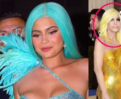 Kylie Jenner ZNOWU majstrowała przy obróbce zdjęć! "Wyprasowała" nawet twarz DONATELLI VERSACE...