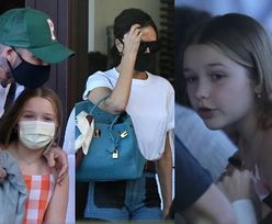 Victoria i David Beckhamowie z dziećmi maszerują na obiad do hotelu w Miami (ZDJĘCIA)