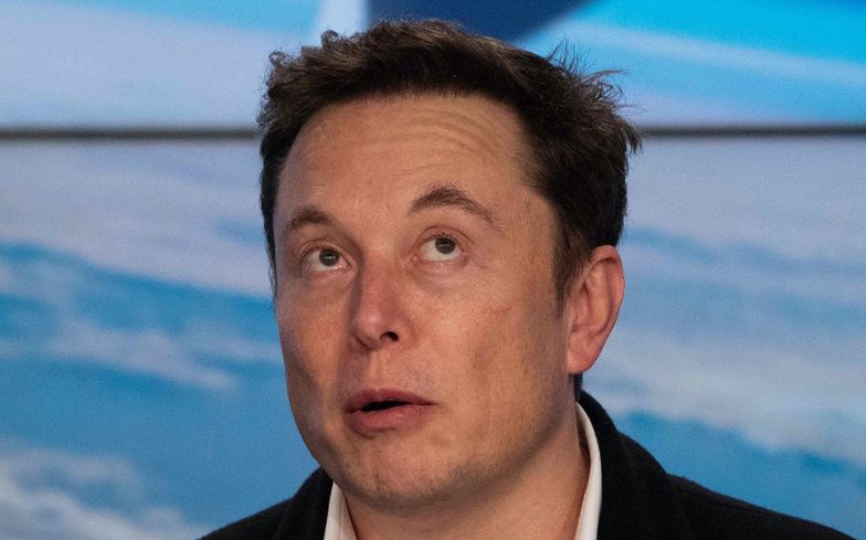 Elon Musk uspokaja: "Panika z powodu koronawirusa jest GŁUPIA"