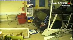 Zuchwały napad w Katowicach. Staranowali autem drzwi Tesco