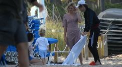 75-letni Mick Jagger na plaży z dwuletnim synem i dziewczyną