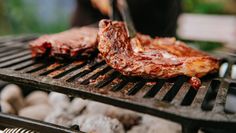 Jak upiec mięso na grillu? Szef kuchni zdradza swoje triki