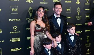 Złota Piłka 2021. Lionel Messi chwali się żoną i trójką synów na ściance