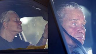 Zmizerniały Ozzy Osbourne przegląda się w samochodowym lusterku, oczekując na powrót żony z zakupów (ZDJĘCIA)